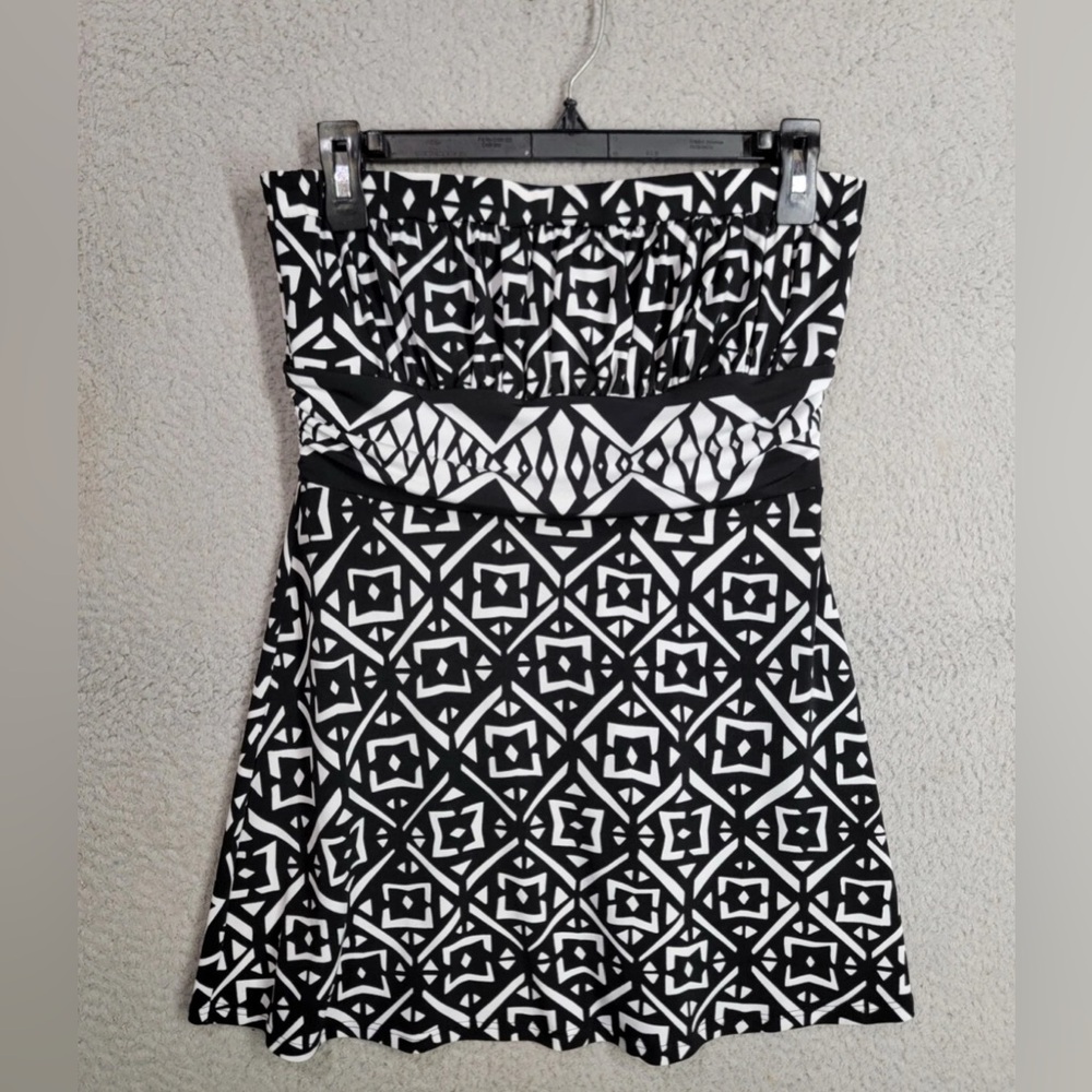White House Black Market Geometric Strapless Dress